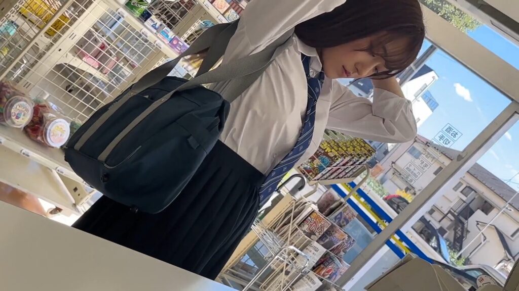 【佐藤しお】コンビニ店内で巨乳の制服女子校生と中出しセックス 素人ペイペイ spay382