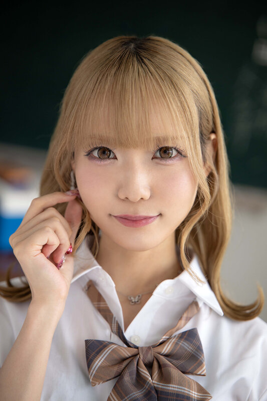 【VR】これぞ8K!顔面特化アングルVR ~ギャル女子校生x顔面特化アングル!ミナちゃんの 前のめりピストン騎乗位でメスがっちゃえ!!~ 藍瀬ミナ 4枚目