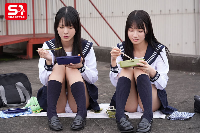 イジメられている双子姉妹を救って、ふたり一緒に脱がせてみたい。 浅野こころ 榊原萌 無料サンプル画像(4) 【JK特化AV動画レビューまとめ|JKキング】
