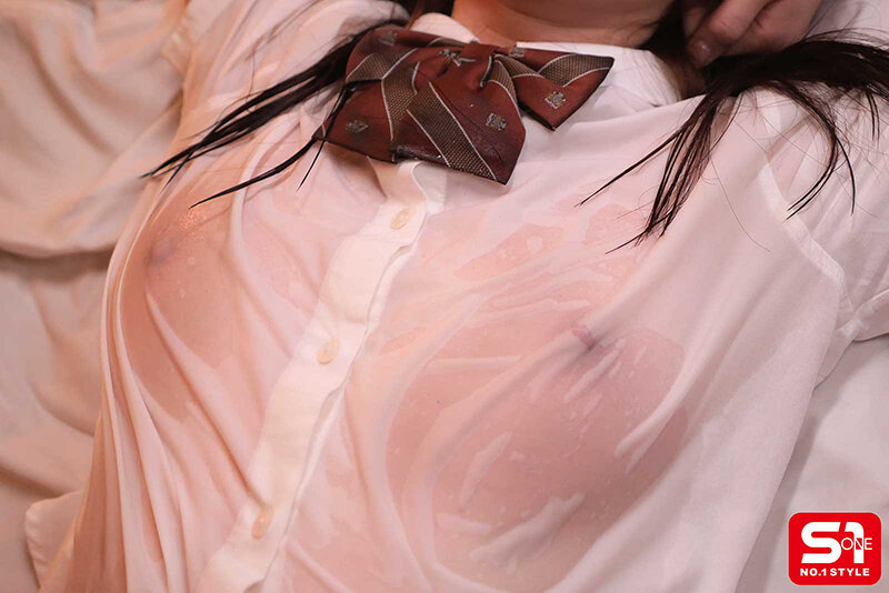 濡れ透けピンク乳首がいつも見えちゃうズブ濡れドジっ娘がエッロ！！ 白上咲花 無料サンプル画像(12) 【JK特化AV動画レビューまとめ｜JKキング】